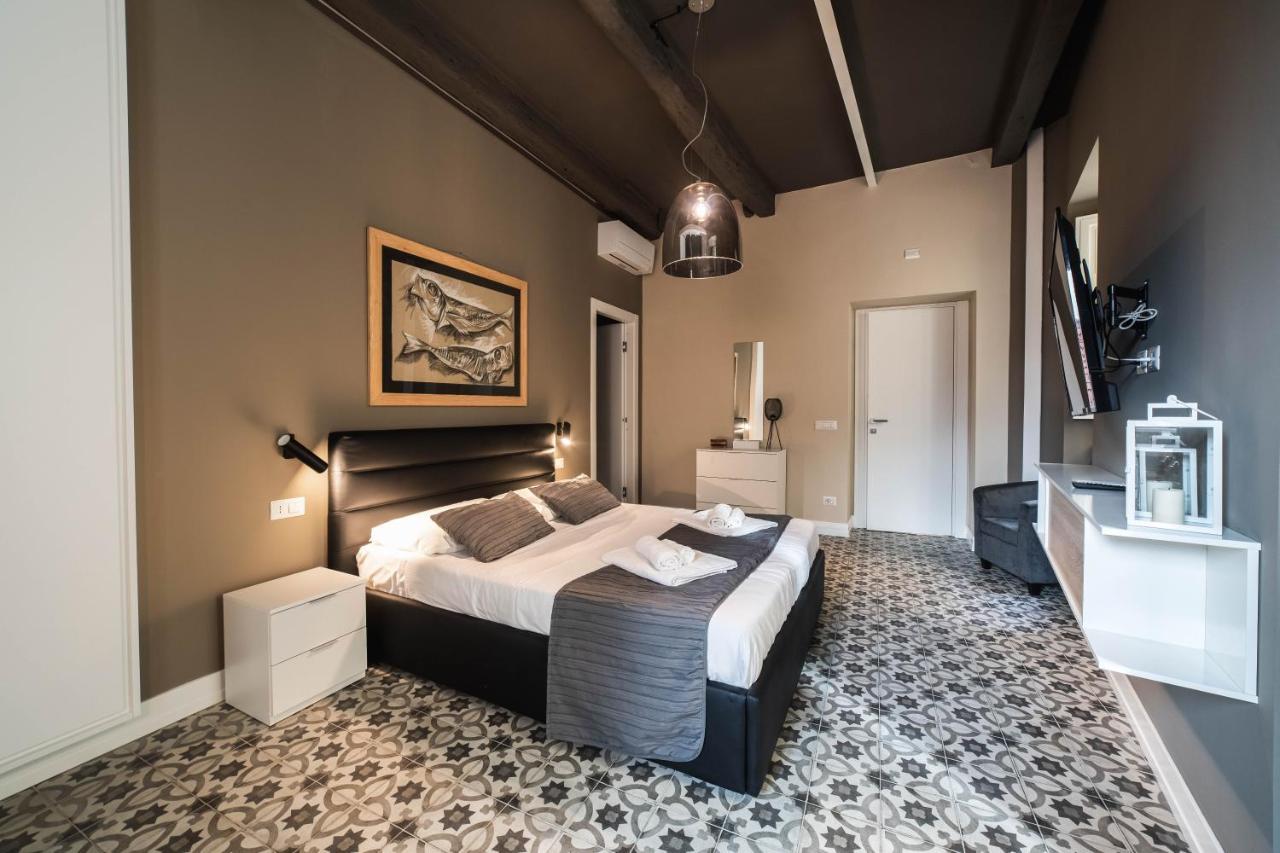 Palazzo Paladini - Luxury Suites In The Heart Of The Old Town ปิซโซ ภายนอก รูปภาพ